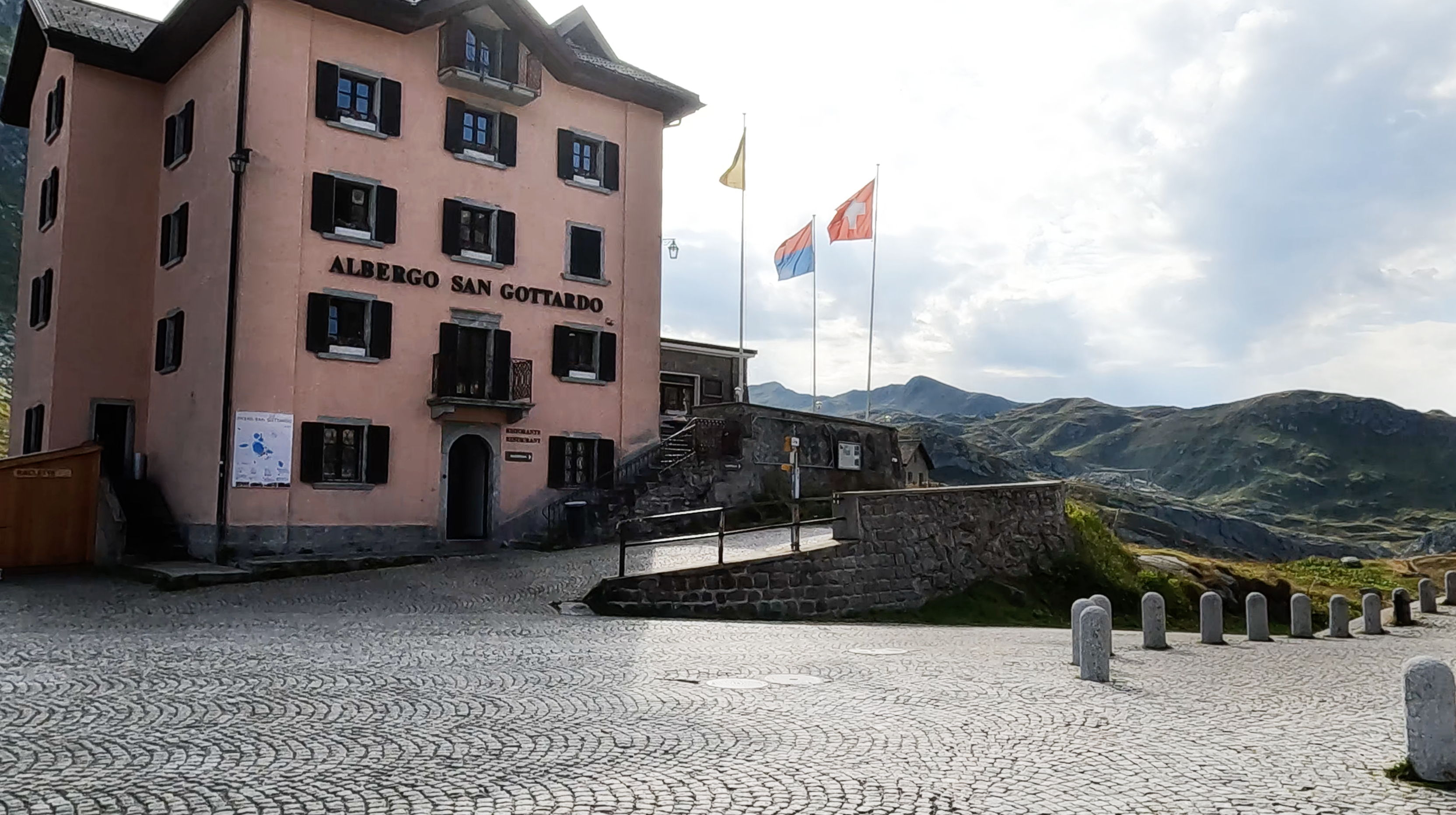 Tour 147: Following in the Footsteps of Alpine Pioneers: The Pass Adventure Between Thusis and Andermatt