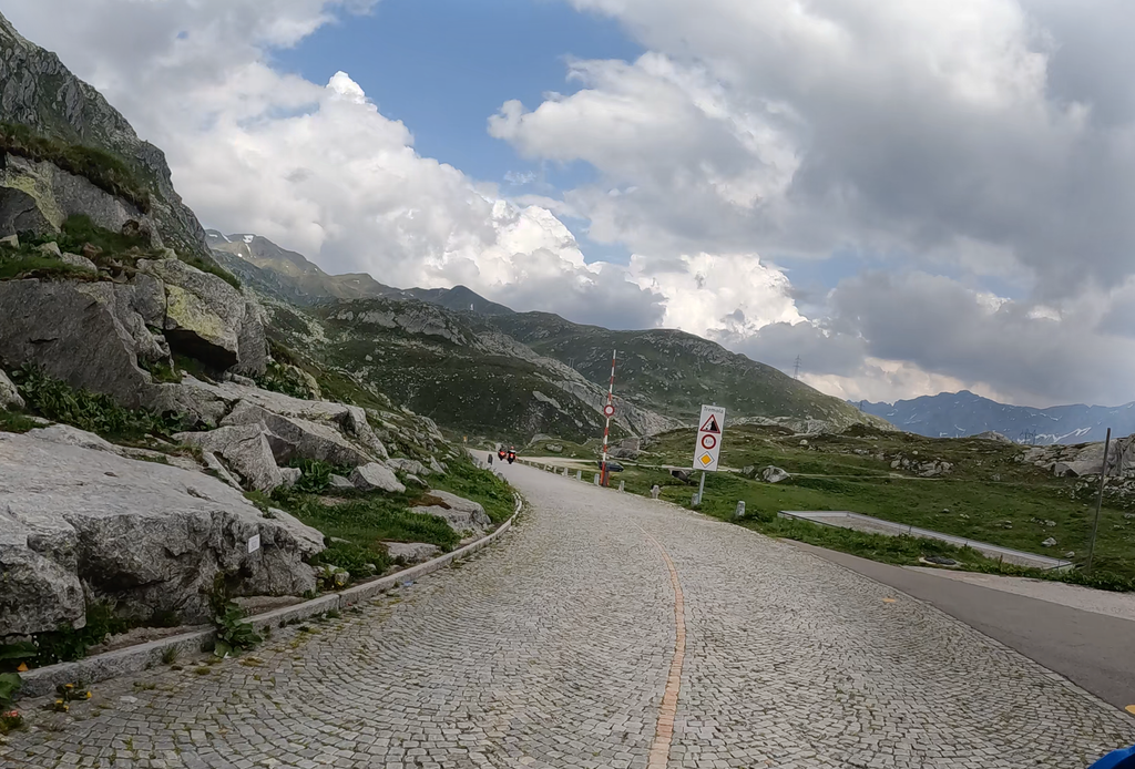 Tour 147: Following in the Footsteps of Alpine Pioneers: The Pass Adventure Between Thusis and Andermatt