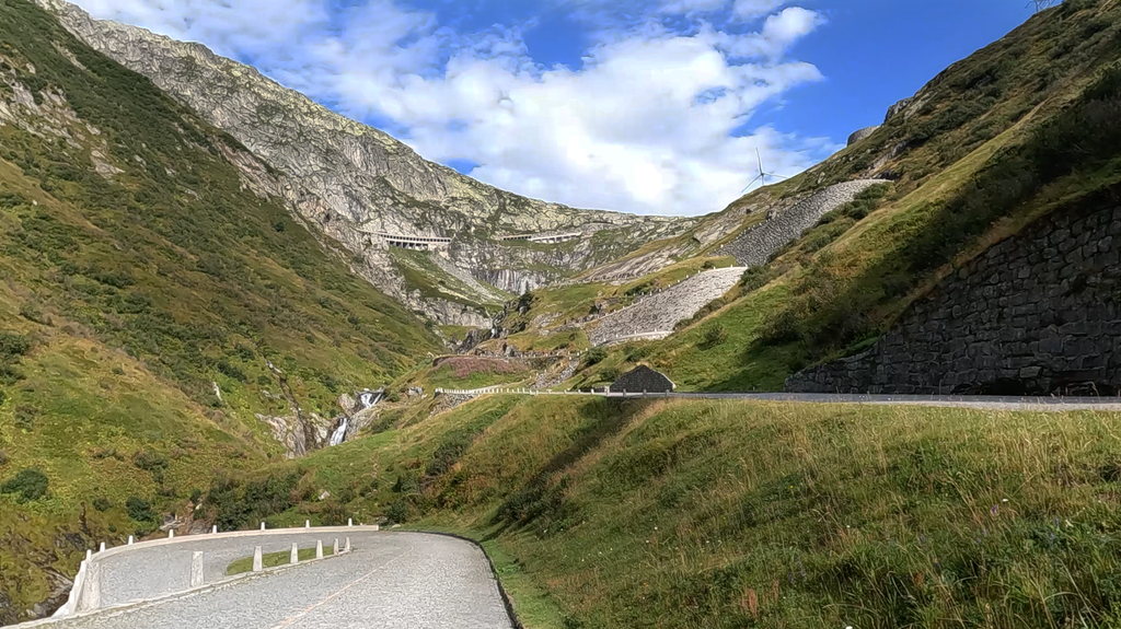 Tour 147: Following in the Footsteps of Alpine Pioneers: The Pass Adventure Between Thusis and Andermatt