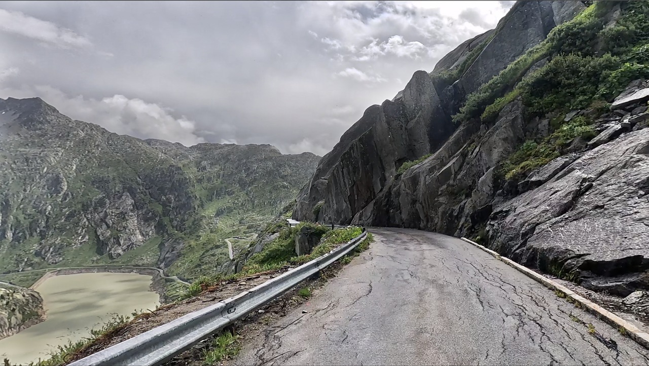 Motorradtour mit 5 Schweizer Alpenpässe-Klassikern.