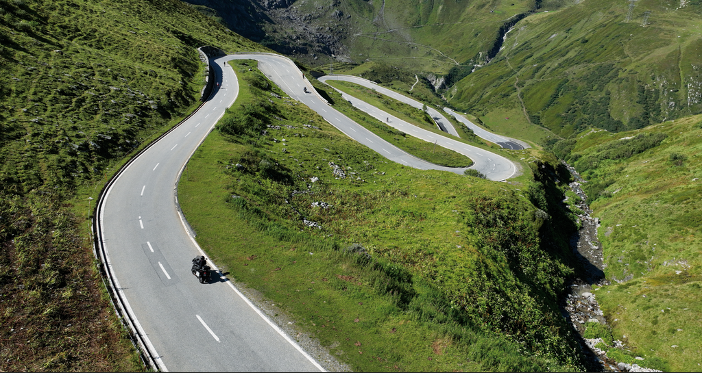 Motorradtour mit 5 Schweizer Alpenpässe-Klassikern.