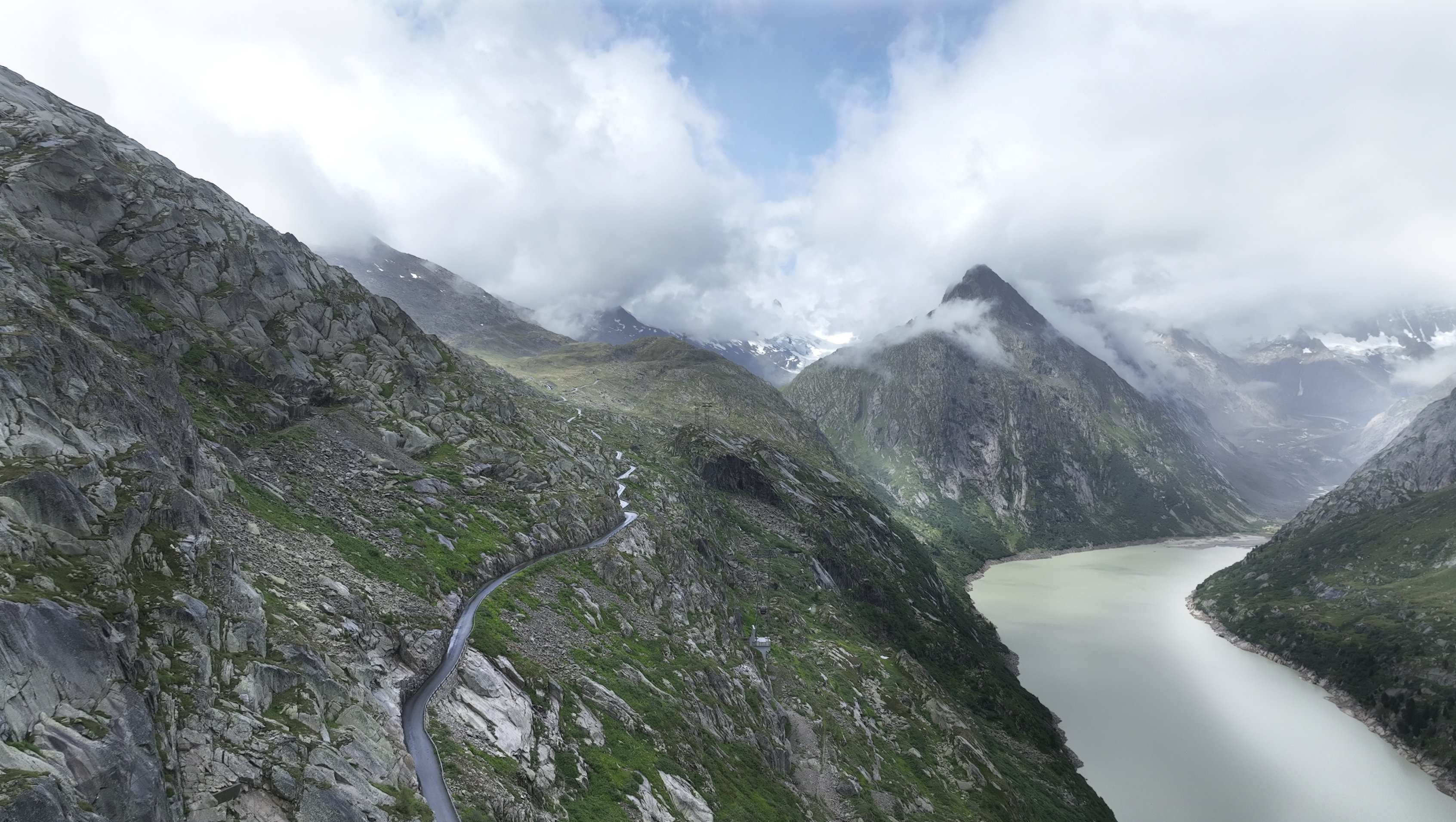 Tour 75: Von einem Highlight zum nächsten: Der Alpenpässe-Marathon zwischen Thusis und Brig