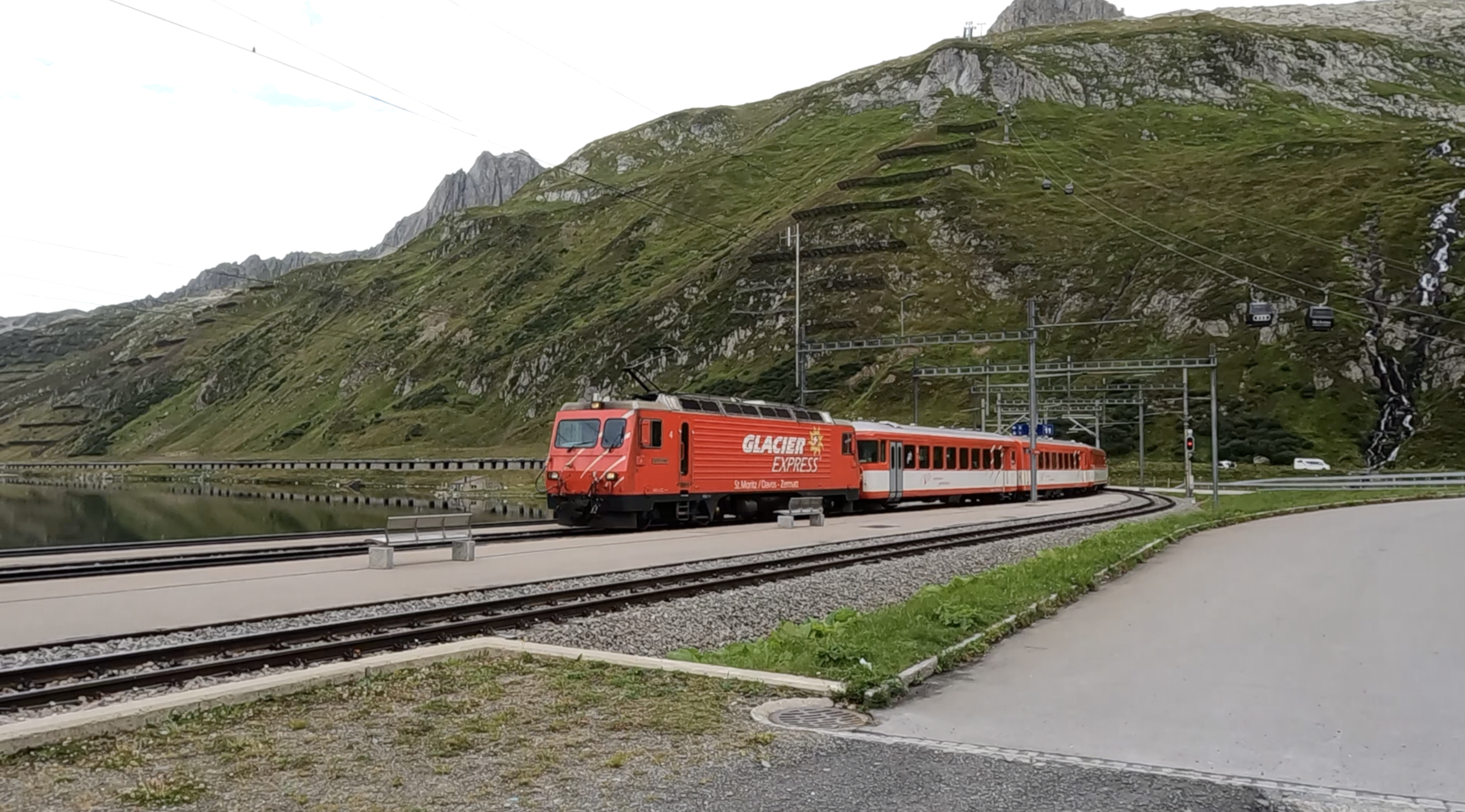 Tour 75: Von einem Highlight zum nächsten: Der Alpenpässe-Marathon zwischen Thusis und Brig